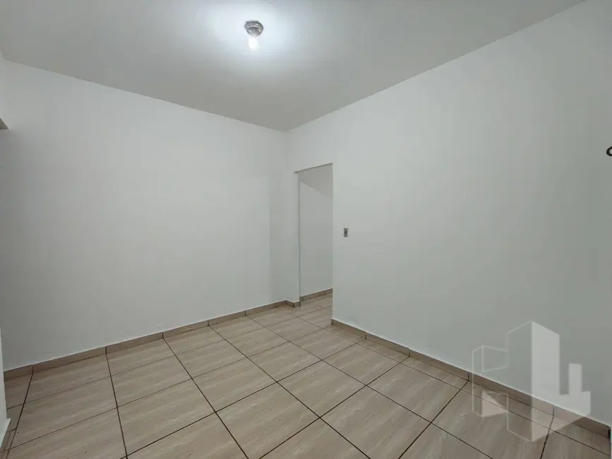 Foto 3 de Casa com 2 quartos para alugar, 132m2 em Jardim Santa Helena, Jau - SP