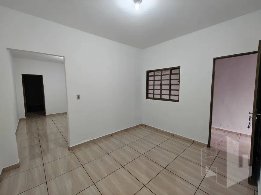 Foto 6 de Casa com 2 quartos para alugar, 132m2 em Jardim Santa Helena, Jau - SP