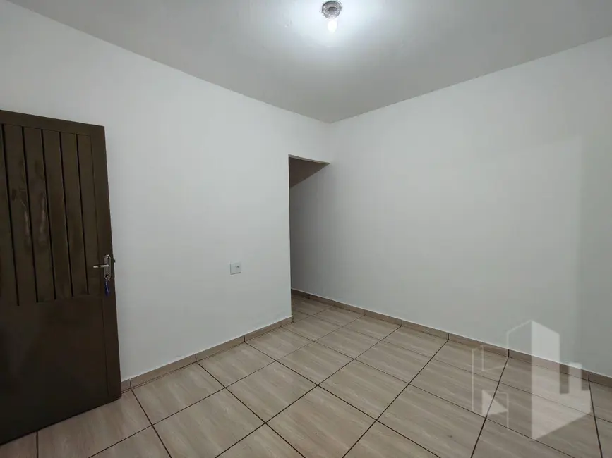 Foto 4 de Casa com 2 quartos para alugar, 132m2 em Jardim Santa Helena, Jau - SP