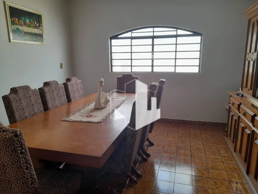 Foto 2 de Casa com 3 quartos à venda, 350m2 em Jardim Itamarati, Jau - SP