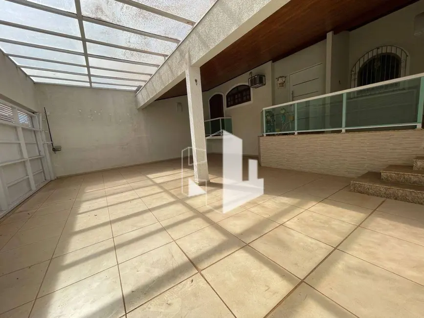 Foto 2 de Casa com 3 quartos para alugar, 10m2 em Vila Assis, Jau - SP