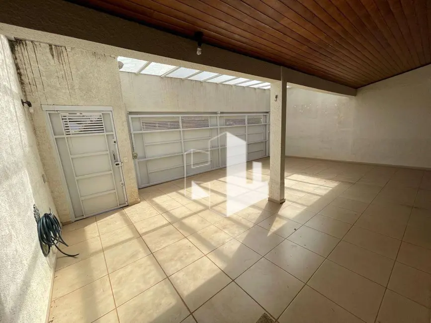 Foto 1 de Casa com 3 quartos para alugar, 10m2 em Vila Assis, Jau - SP