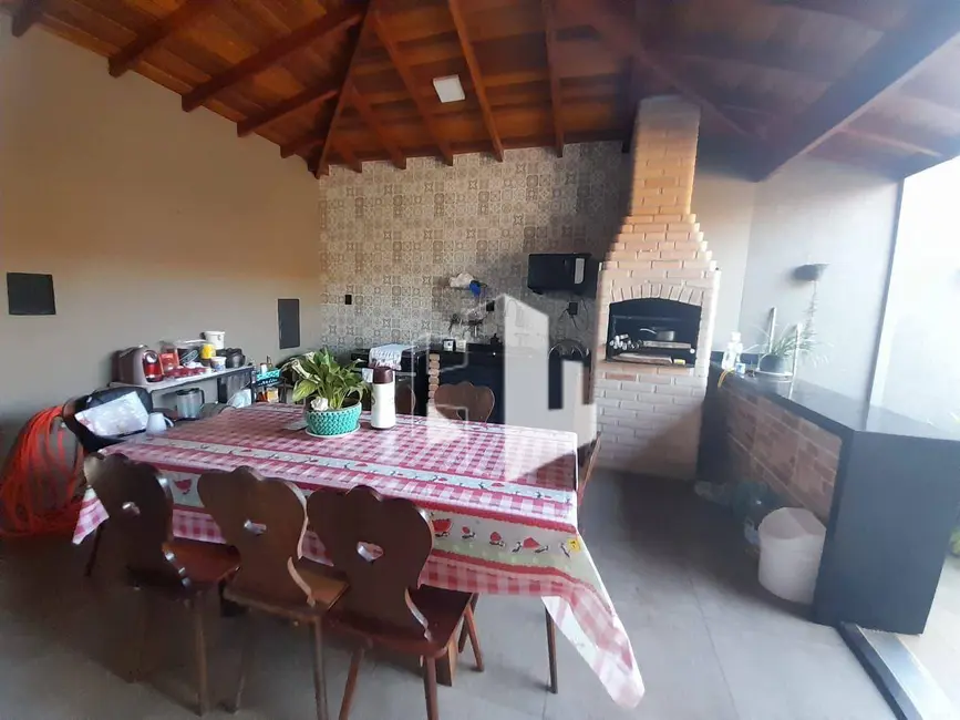 Foto 1 de Casa com 3 quartos à venda, 250m2 em Jardim América, Jau - SP