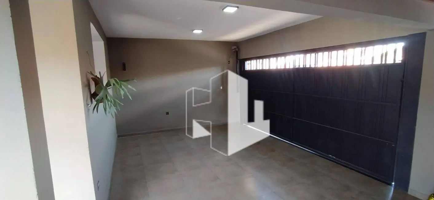 Foto 2 de Casa com 3 quartos à venda, 250m2 em Jardim América, Jau - SP