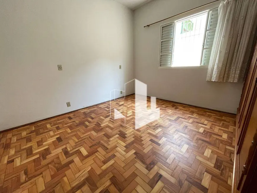 Foto 7 de Casa com 4 quartos à venda, 250m2 em Jardim Regina, Jau - SP