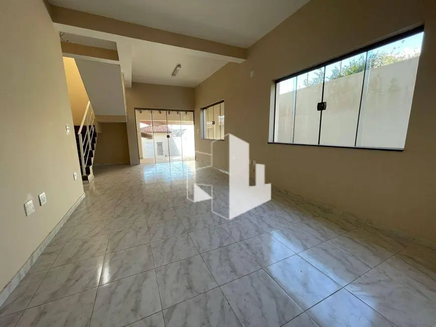 Foto 1 de Casa com 3 quartos para alugar, 250m2 em Vila Vicente, Jau - SP