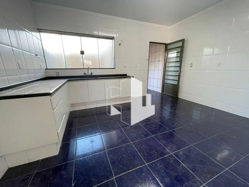 Foto 4 de Casa com 3 quartos para alugar, 250m2 em Vila Vicente, Jau - SP