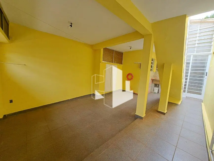 Foto 2 de Casa com 3 quartos para alugar, 180m2 em Vila Nova Jaú, Jau - SP