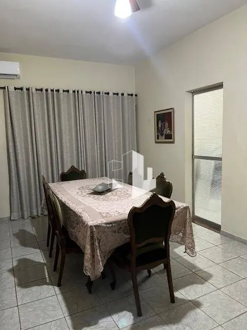 Foto 4 de Casa com 4 quartos à venda, 230m2 em Centro, Jau - SP