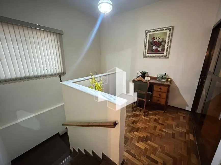 Foto 2 de Casa com 4 quartos à venda, 230m2 em Centro, Jau - SP