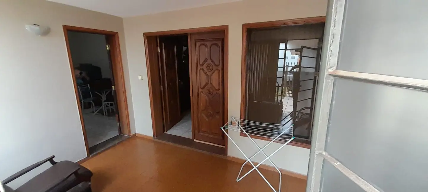 Foto 3 de Casa com 8 quartos à venda, 539m2 em Chácara Braz Miraglia, Jau - SP