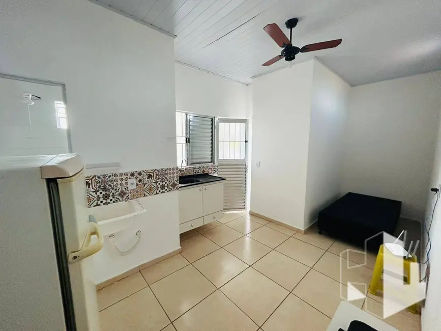 Kitnet com 1 quarto para alugar, 14m2 em Vila Industrial, Jau - SP - imagem 2 Foto 2 de Kitnet com 1 quarto para alugar, 14m2 em Vila Industrial, Jau - SP