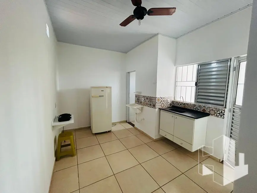 Kitnet com 1 quarto para alugar, 14m2 em Vila Industrial, Jau - SP - imagem 1 Foto 1 de Kitnet com 1 quarto para alugar, 14m2 em Vila Industrial, Jau - SP