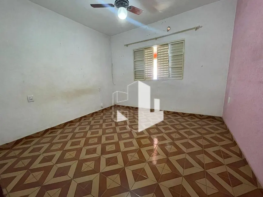 Casa com 3 quartos para alugar, 180m2 em Jardim Sanzovo, Jau - SP - imagem 4 Foto 4 de Casa com 3 quartos para alugar, 180m2 em Jardim Sanzovo, Jau - SP