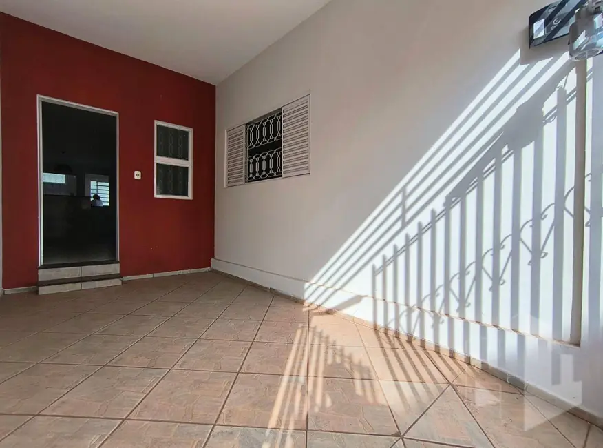 Foto 2 de Casa com 2 quartos para alugar, 150m2 em Jardim Bela Vista, Jau - SP