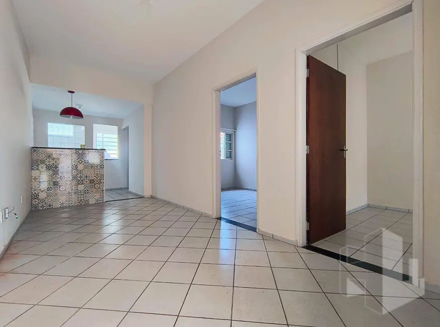 Foto 1 de Casa com 2 quartos para alugar, 150m2 em Jardim Bela Vista, Jau - SP