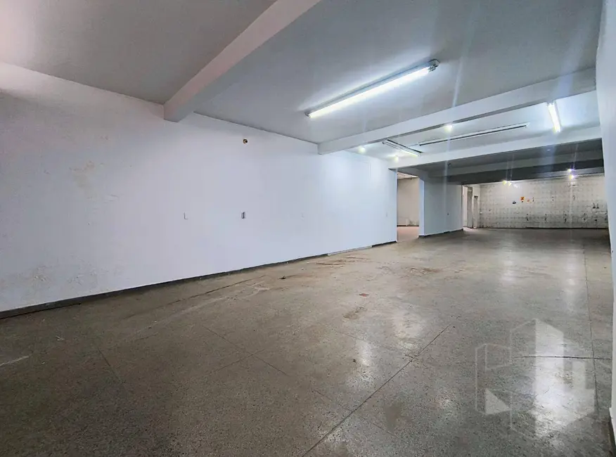 Foto 2 de Armazém / Galpão para alugar, 500m2 em Jardim Netinho Prado, Jau - SP