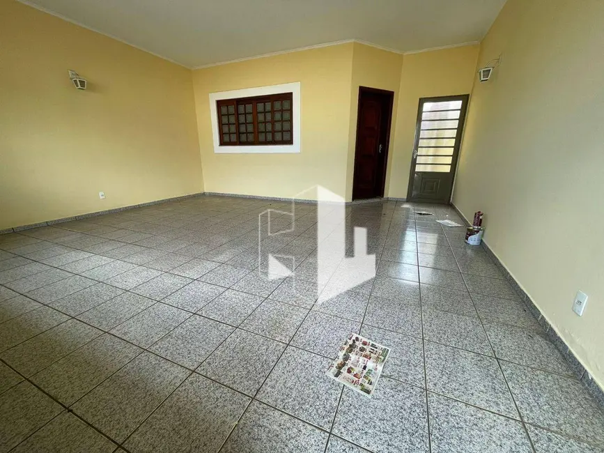 Foto 1 de Casa com 2 quartos para alugar, 200m2 em Jardim Santa Rosa, Jau - SP