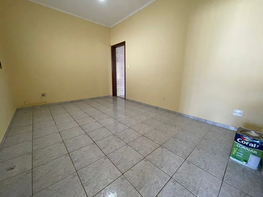 Foto 2 de Casa com 2 quartos para alugar, 200m2 em Jardim Santa Rosa, Jau - SP