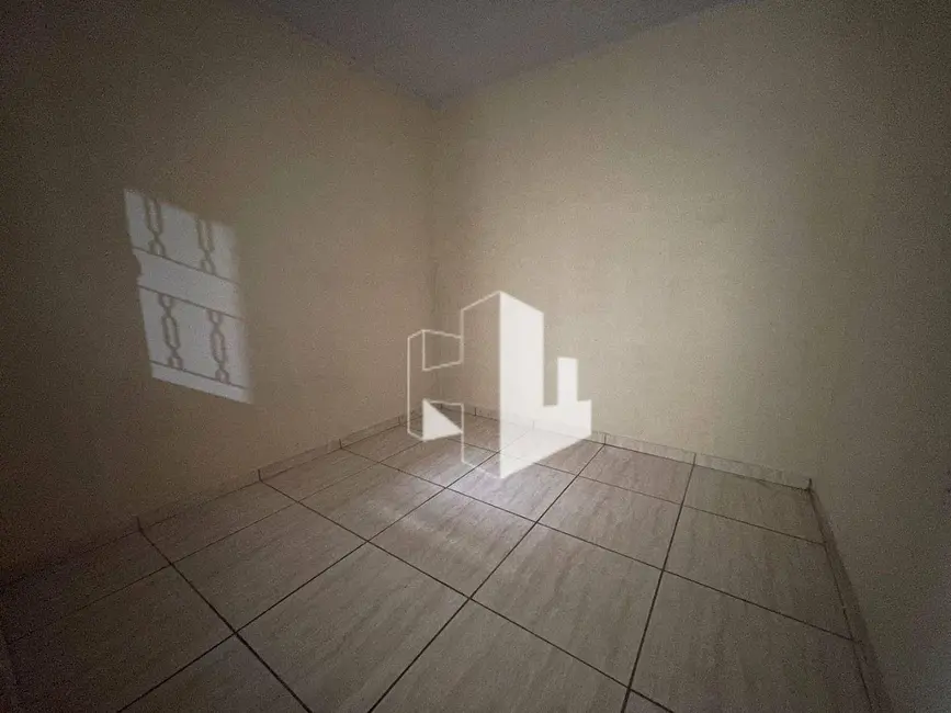 Casa com 4 quartos para alugar, 180m2 em Jardim Orlando Chesini Ometto, Jau - SP - imagem 7 Foto 7 de Casa com 4 quartos para alugar, 180m2 em Jardim Orlando Chesini Ometto, Jau - SP
