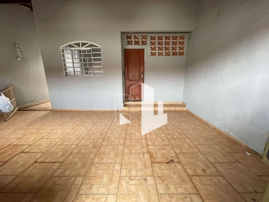 Casa com 4 quartos para alugar, 180m2 em Jardim Orlando Chesini Ometto, Jau - SP - imagem 2 Foto 2 de Casa com 4 quartos para alugar, 180m2 em Jardim Orlando Chesini Ometto, Jau - SP
