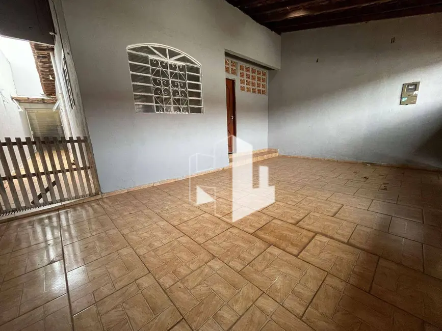 Casa com 4 quartos para alugar, 180m2 em Jardim Orlando Chesini Ometto, Jau - SP - imagem 3 Foto 3 de Casa com 4 quartos para alugar, 180m2 em Jardim Orlando Chesini Ometto, Jau - SP
