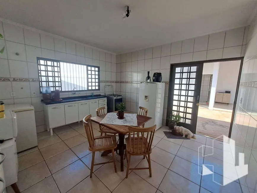 Foto 3 de Casa com 2 quartos à venda, 360m2 em Jardim Parati, Jau - SP