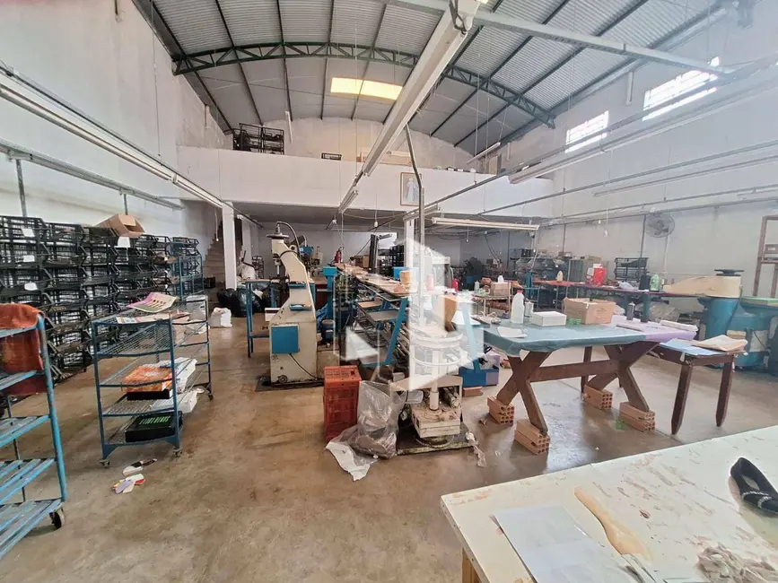 Foto 4 de Armazém / Galpão à venda e para alugar, 300m2 em Chácara Flora, Jau - SP
