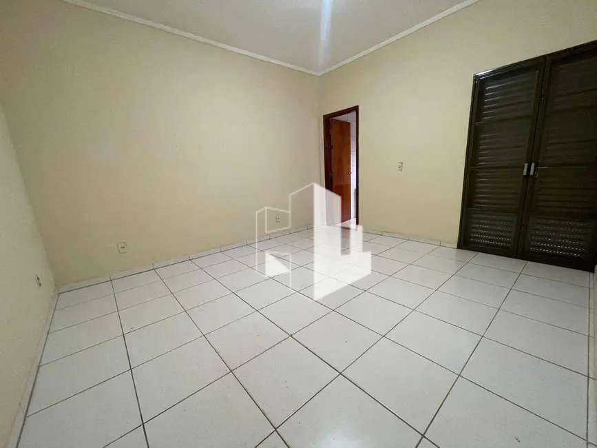 Foto 1 de Casa com 3 quartos para alugar, 180m2 em Jardim Dona Emília, Jau - SP