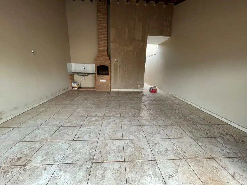 Foto 2 de Casa com 3 quartos para alugar, 180m2 em Jardim Dona Emília, Jau - SP