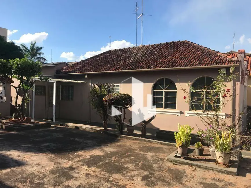 Foto 2 de Casa com 2 quartos à venda, 761m2 em Santo Antônio, Jau - SP