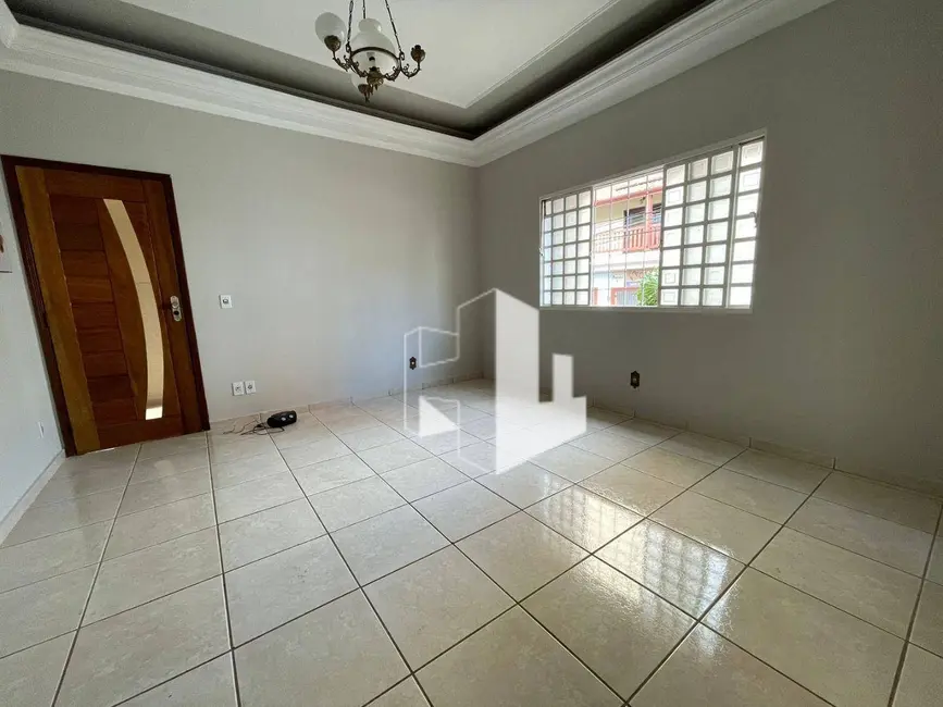 Foto 1 de Casa com 3 quartos para alugar, 250m2 em Centro, Jau - SP