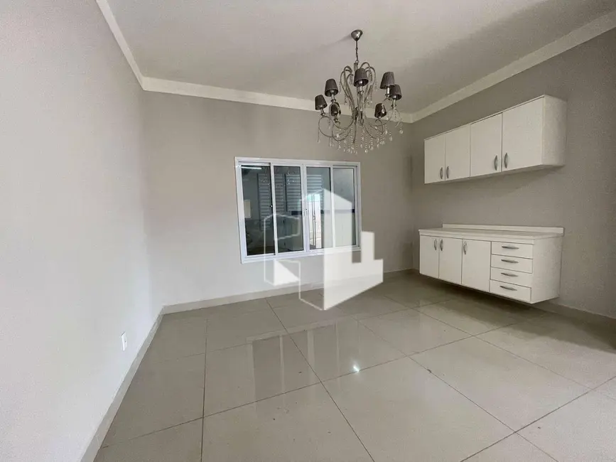 Foto 4 de Casa com 3 quartos para alugar, 250m2 em Centro, Jau - SP