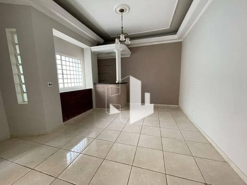 Foto 2 de Casa com 3 quartos para alugar, 250m2 em Centro, Jau - SP