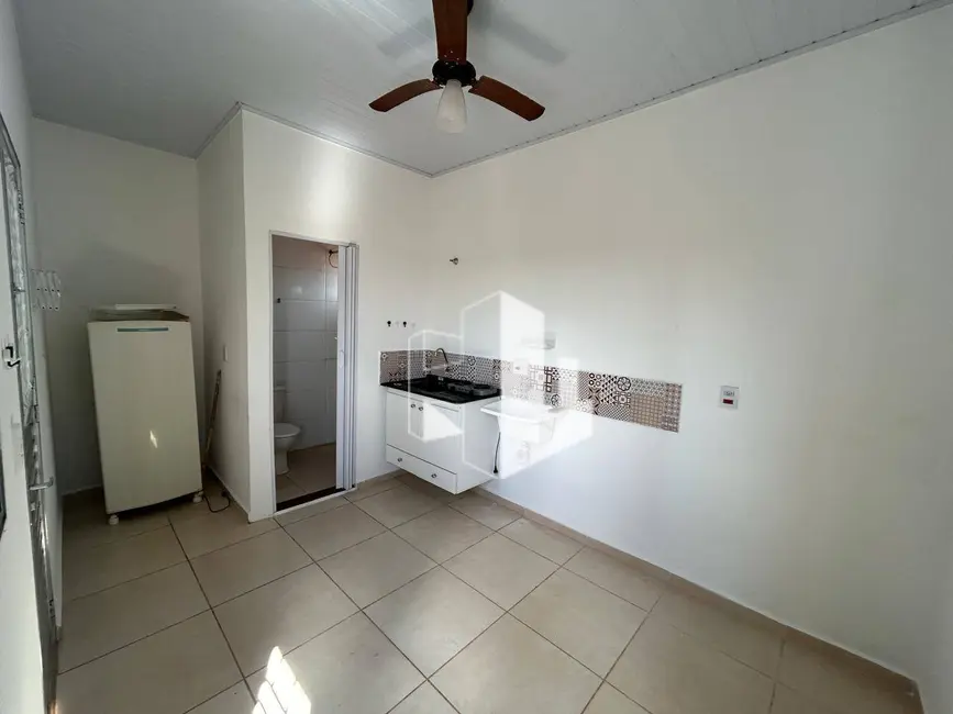 Foto 2 de Kitnet com 1 quarto para alugar, 14m2 em Vila Industrial, Jau - SP