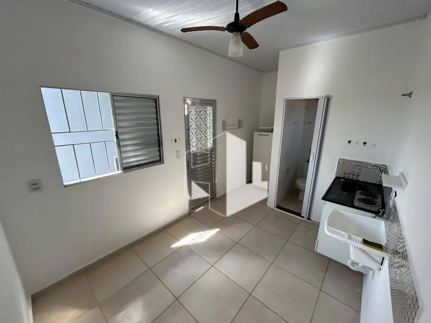 Foto 1 de Kitnet com 1 quarto para alugar, 14m2 em Vila Industrial, Jau - SP