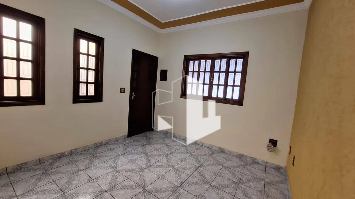 Foto 1 de Casa com 2 quartos para alugar, 125m2 em Jardim Itamarati, Jau - SP