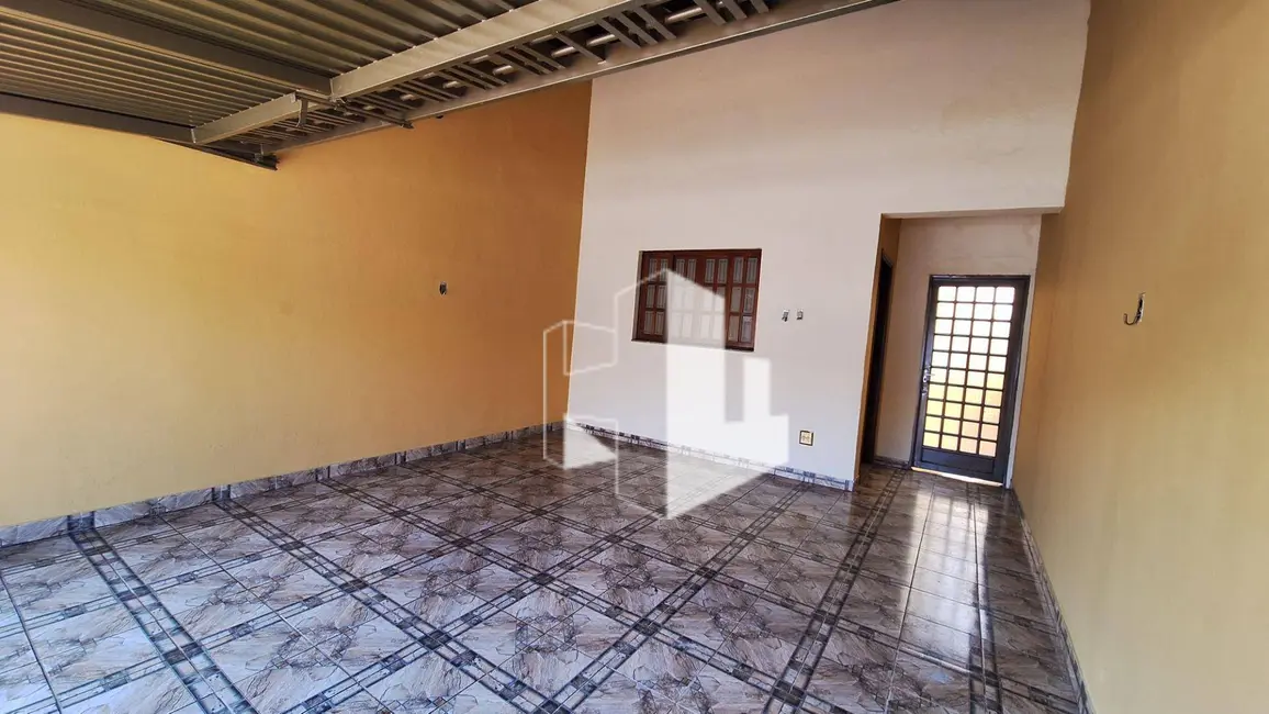 Foto 2 de Casa com 2 quartos para alugar, 125m2 em Jardim Itamarati, Jau - SP