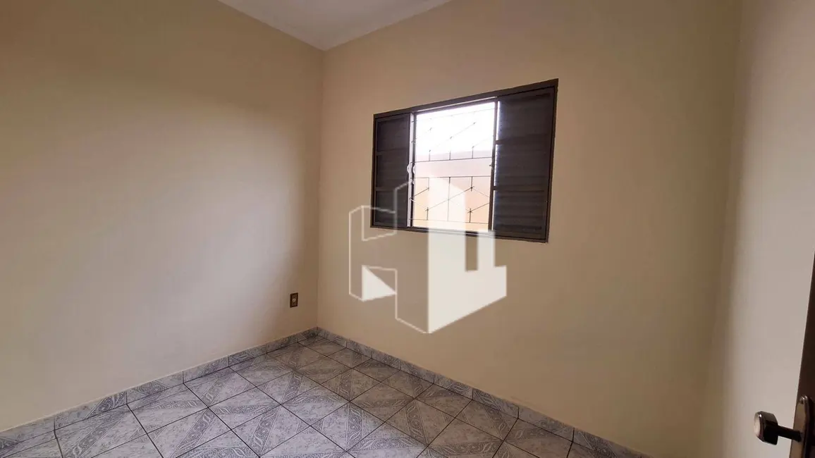 Foto 5 de Casa com 2 quartos para alugar, 125m2 em Jardim Itamarati, Jau - SP