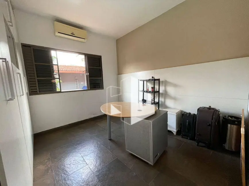 Casa com 3 quartos à venda, 500m2 em Jardim Itamarati, Jau - SP - imagem 8 Foto 8 de Casa com 3 quartos à venda, 500m2 em Jardim Itamarati, Jau - SP