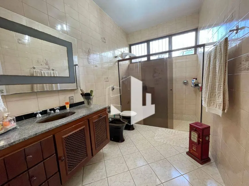 Casa com 3 quartos à venda, 500m2 em Jardim Itamarati, Jau - SP - imagem 9 Foto 9 de Casa com 3 quartos à venda, 500m2 em Jardim Itamarati, Jau - SP