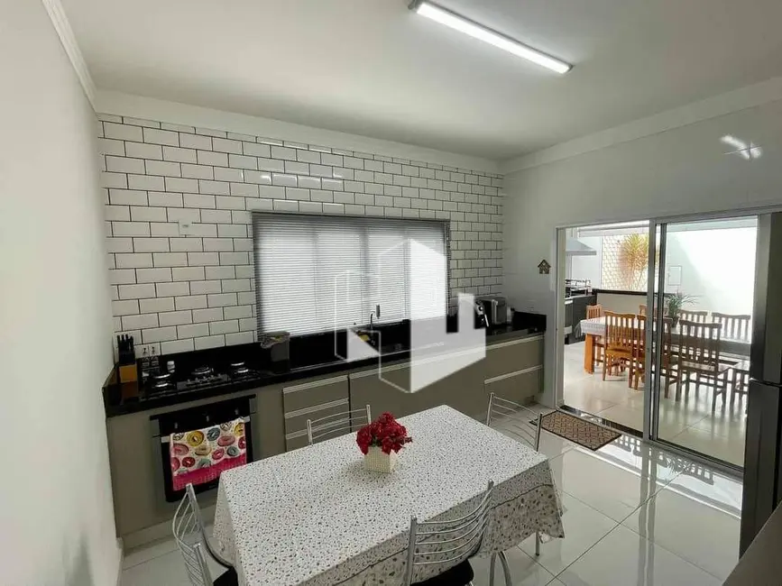 Foto 4 de Casa com 3 quartos à venda, 250m2 em Jau - SP