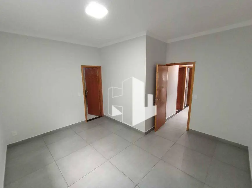 Foto 2 de Casa com 2 quartos à venda, 170m2 em Bariri - SP