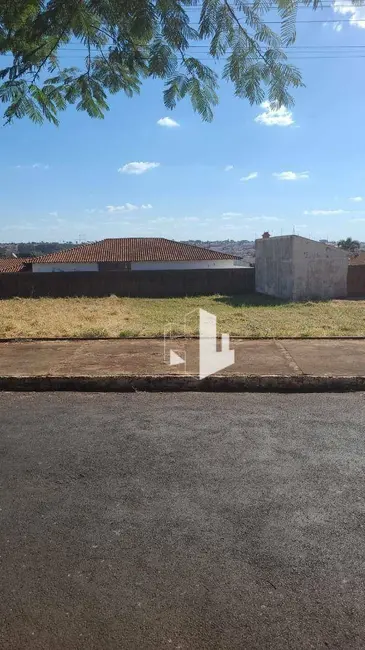 Foto 1 de Terreno / Lote à venda, 305m2 em Jardim Continental, Jau - SP