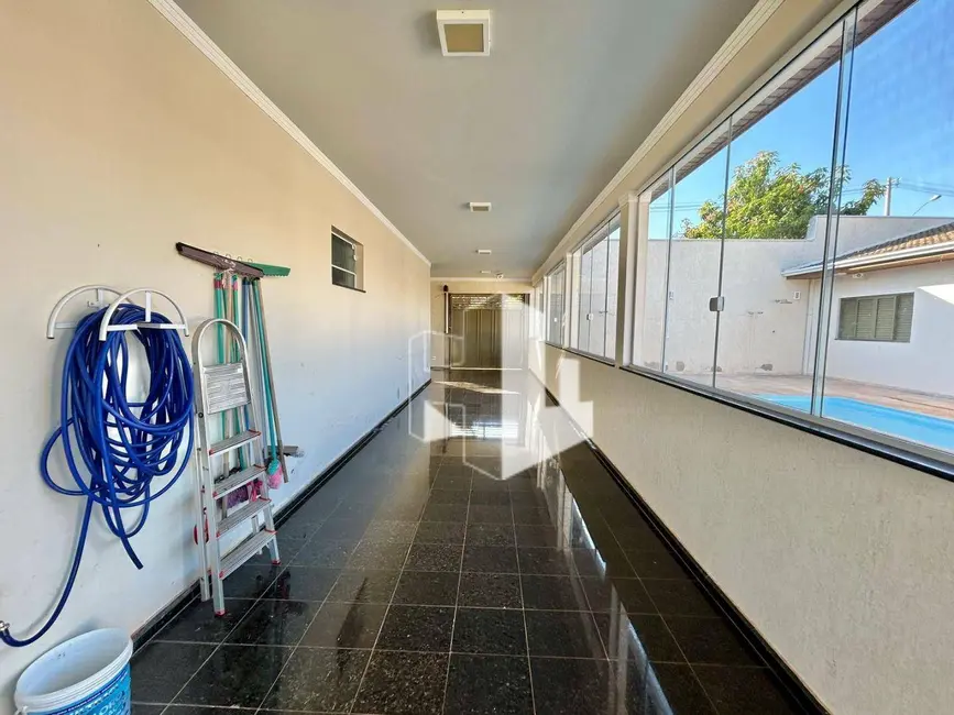 Foto 9 de Casa de Condomínio com 3 quartos à venda e para alugar, 2000m2 em Jau - SP