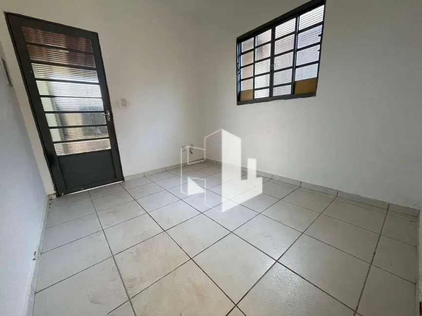 Casa com 2 quartos à venda, 200m2 em Jardim Itatiaia, Jau - SP - imagem 3 Foto 3 de Casa com 2 quartos à venda, 200m2 em Jardim Itatiaia, Jau - SP