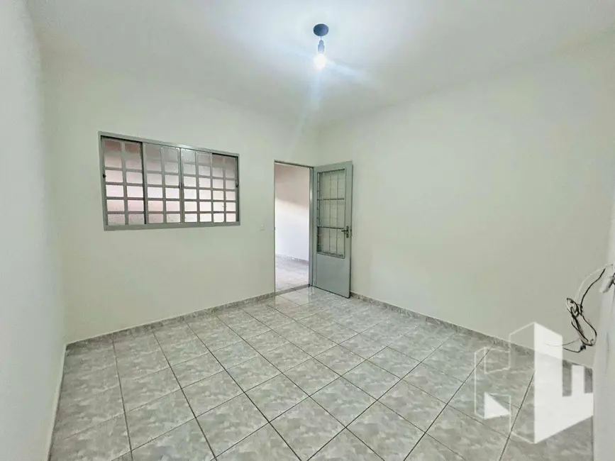 Foto 2 de Casa com 2 quartos para alugar, 125m2 em Jardim Olímpia, Jau - SP