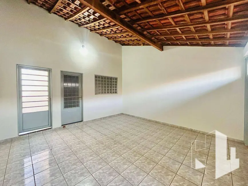 Foto 1 de Casa com 2 quartos para alugar, 125m2 em Jardim Olímpia, Jau - SP