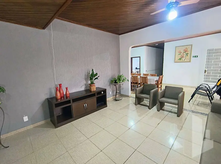 Foto 9 de Casa com 3 quartos para alugar, 426m2 em Vila Brasil, Jau - SP