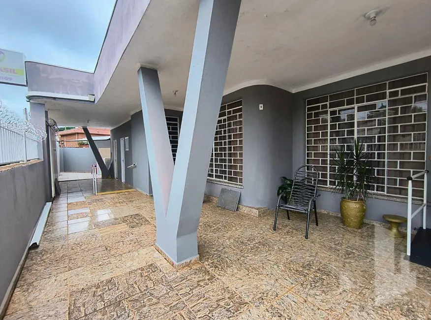 Foto 2 de Casa com 3 quartos para alugar, 426m2 em Vila Brasil, Jau - SP